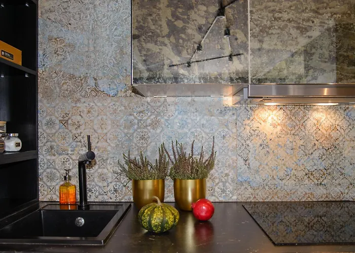 Maya's Flats & 34 - Chmielna 73 *