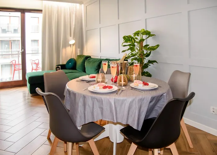 Maya's Flats & 34 - Chmielna 73 *